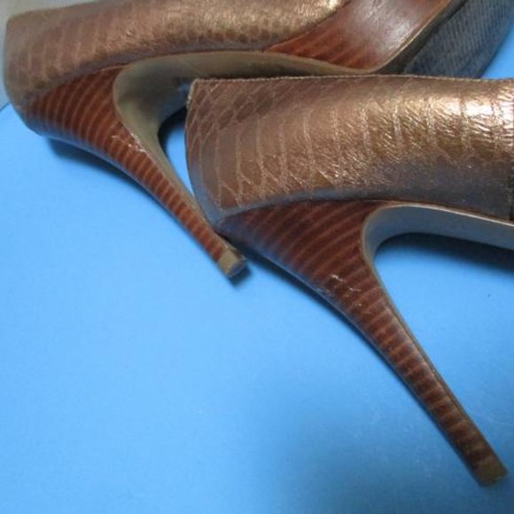 *Enzo Angiolini Copper Almond Toe Metallic Pumps - Picture 10 of 10